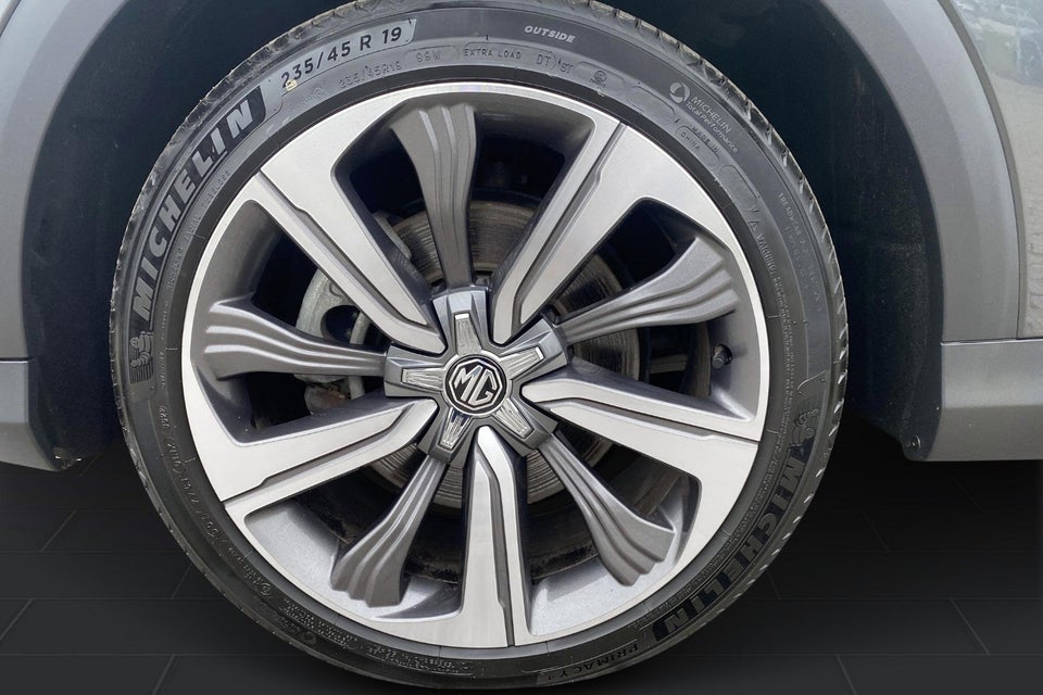 MG Marvel R Luxury 5d