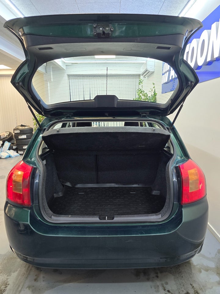 Toyota Corolla 1,6 Terra 5d