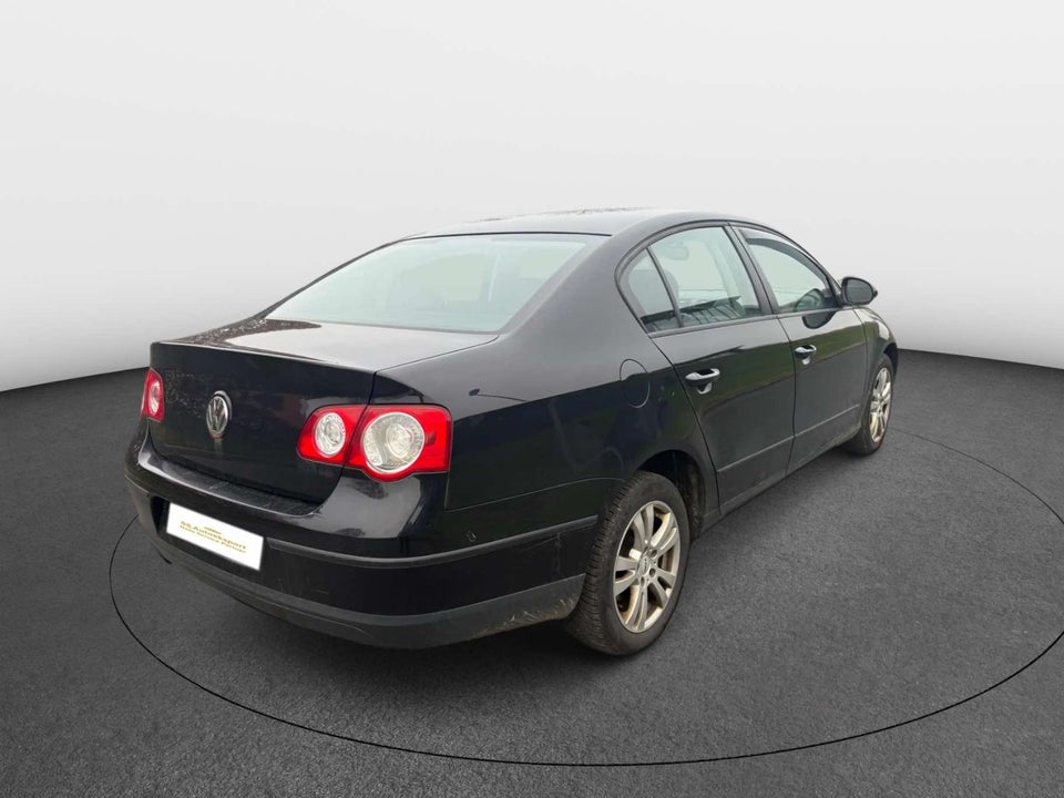 VW Passat 2,0 FSi Highline 4d