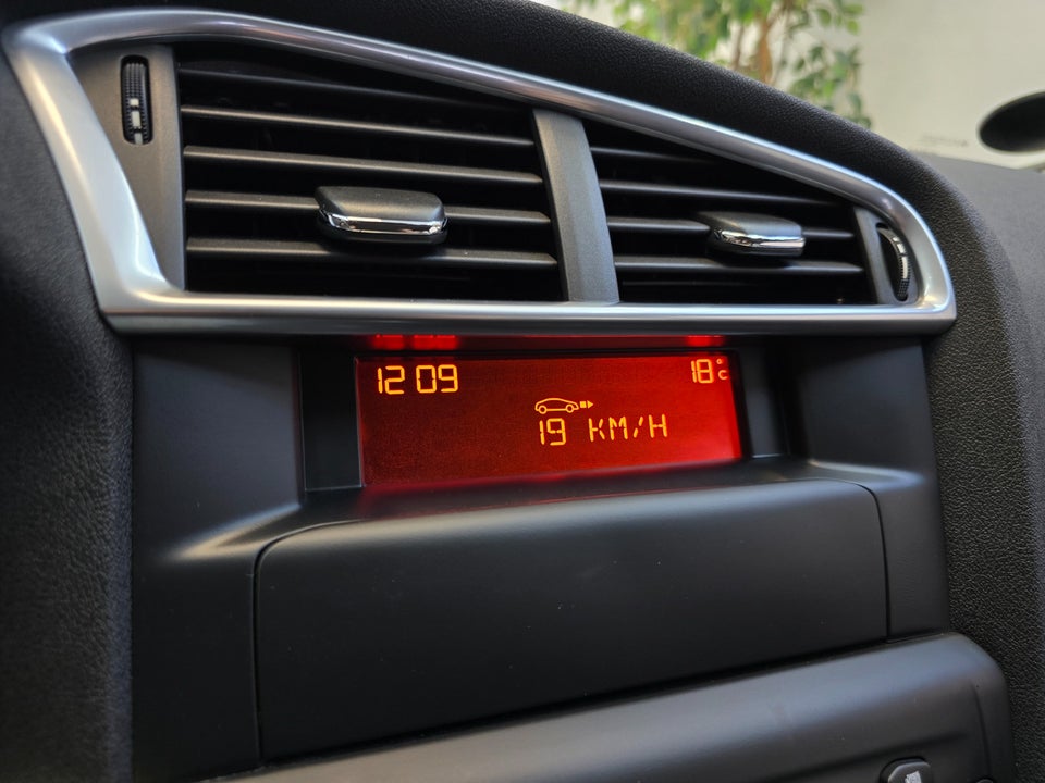 Citroën C4 1,4 VTi Attraction 5d