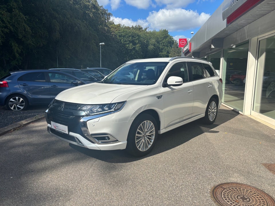 Mitsubishi Outlander 2,4 PHEV Intense CVT 4WD 5d