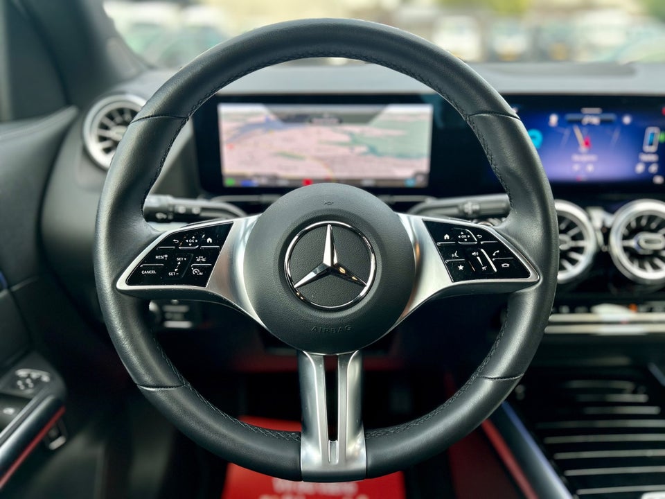 Mercedes EQA300 Progressive 4Matic 5d