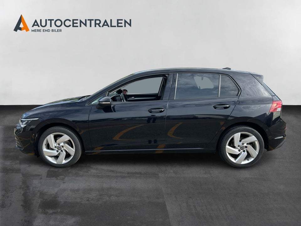 VW Golf VIII 1,5 eTSi 130 Life 75 Years Edition DSG 5d