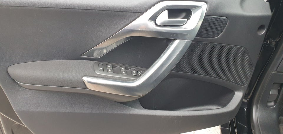 Peugeot 2008 1,2 PureTech 130 Selection Sky 5d