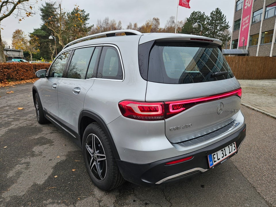 Mercedes EQB250 AMG Line 5d