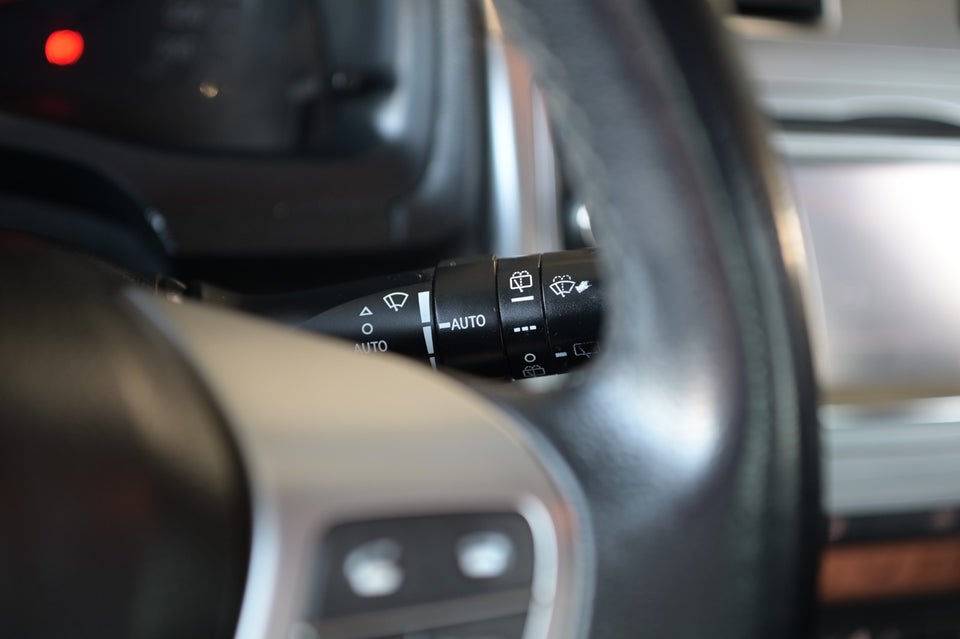 Toyota Avensis 1,8 VVT-i T2 Premium stc. 5d