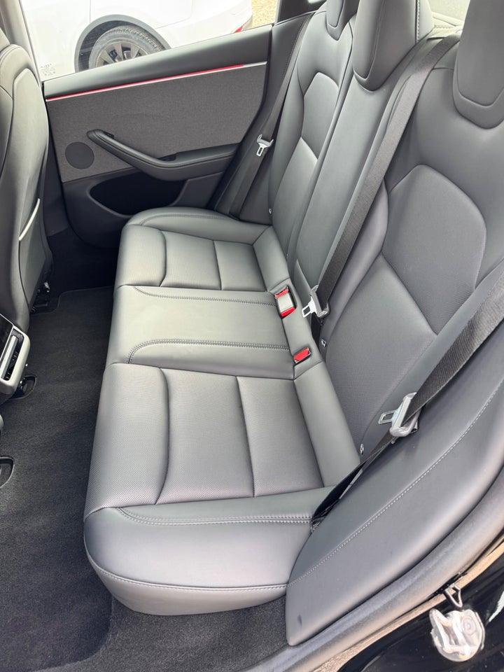 Tesla Model 3 RWD 4d