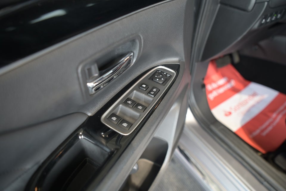 Mitsubishi Outlander 2,4 PHEV Intense CVT 4WD 5d