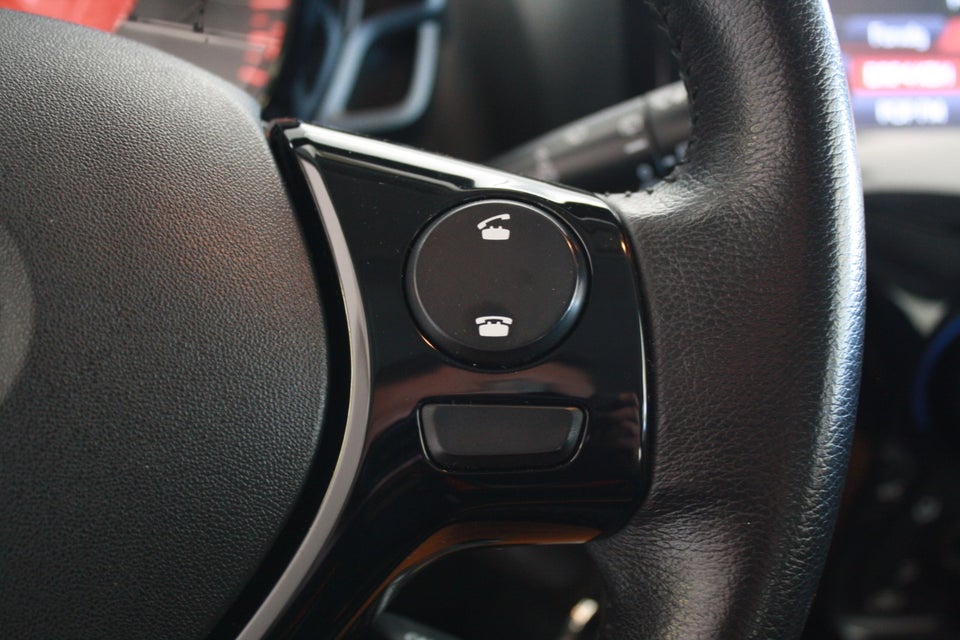 Toyota Aygo 1,0 VVT-i x-wave Sky 5d