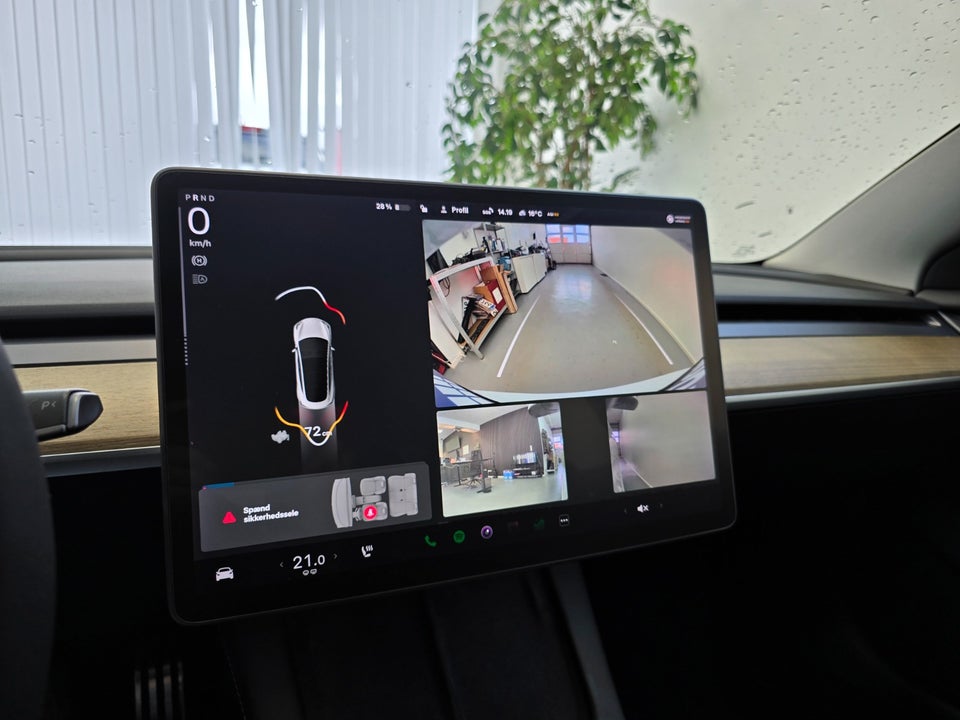 Tesla Model 3 Standard Range+ RWD 4d