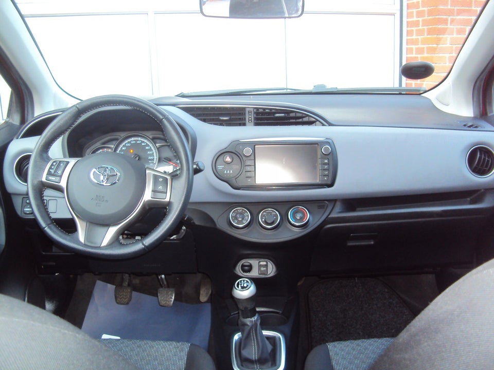 Toyota Yaris 1,0 VVT-i T2 5d