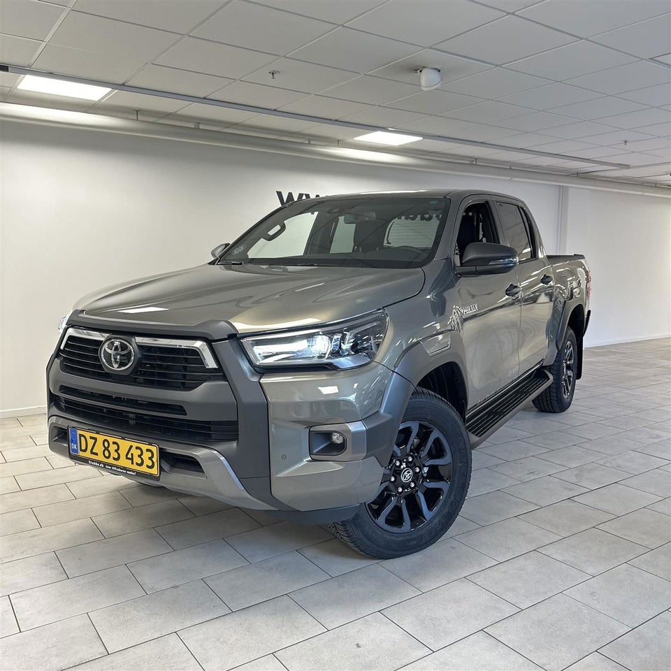 Toyota HiLux 2,8 D T4 Invincible Db.Kab aut. 4d