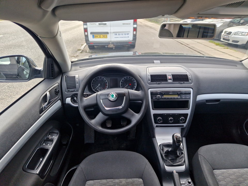 Skoda Octavia 2,0 TDi Elegance Combi 5d