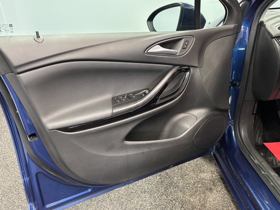 Opel Astra 1,2 T 110 Elegance Sports Tourer 5d