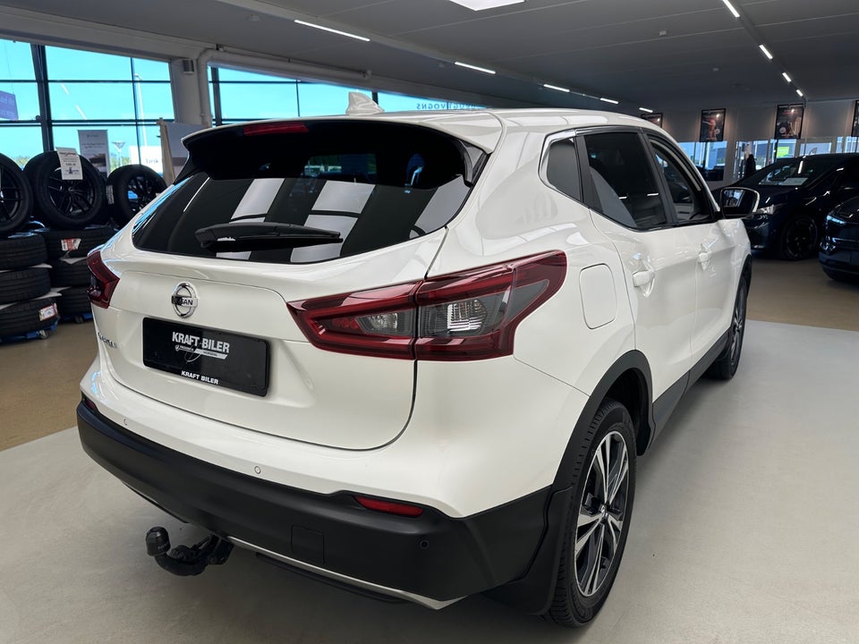 Nissan Qashqai 1,3 Dig-T 140 N-Connecta 5d