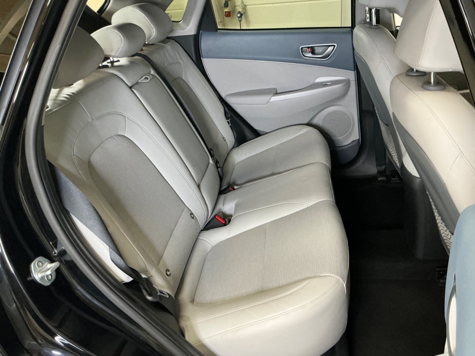 Hyundai Kona 64 EV Essential 5d