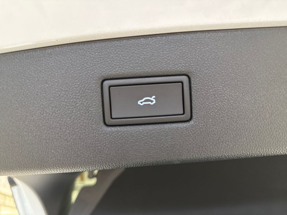 Ford Capri 82 Premium Extended Range 5d