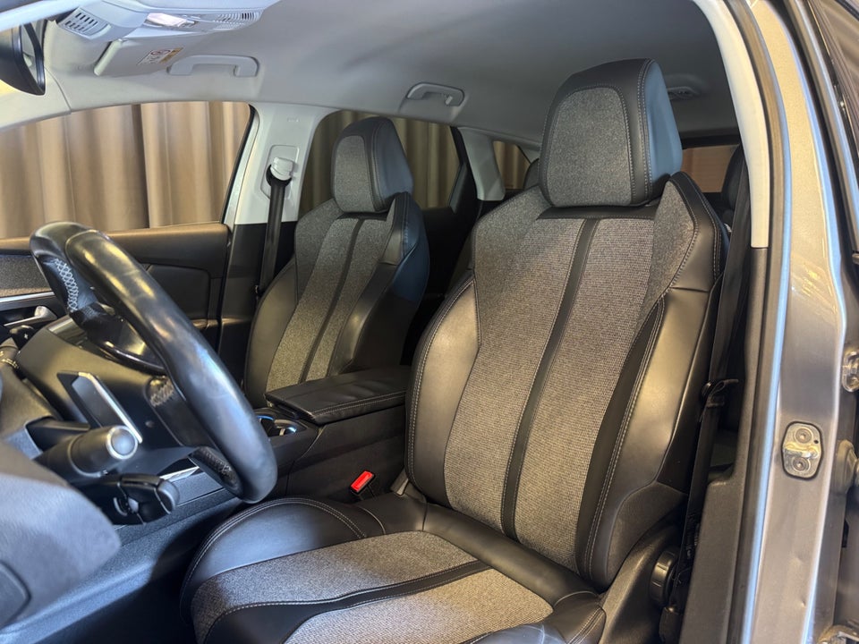 Peugeot 3008 1,2 e-THP 130 Allure EAT6 5d