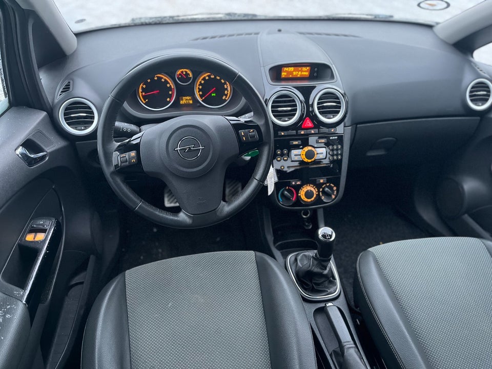 Opel Corsa 1,2 16V Cosmo 5d