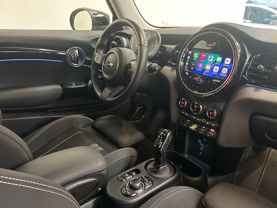 MINI Cooper SE Essential 3d