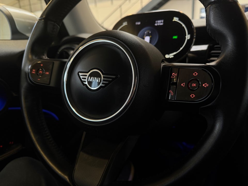 MINI Cooper SE Essential 3d