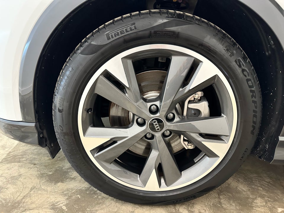 Audi Q4 e-tron 40 S-line 5d