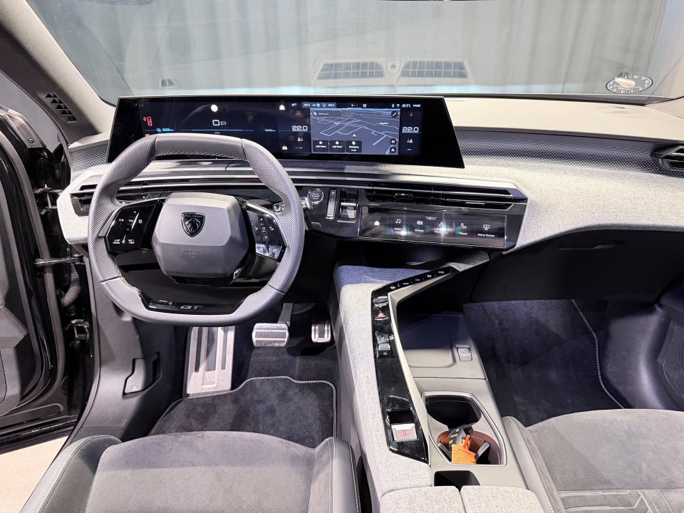 Peugeot e-3008 77 GT 5d