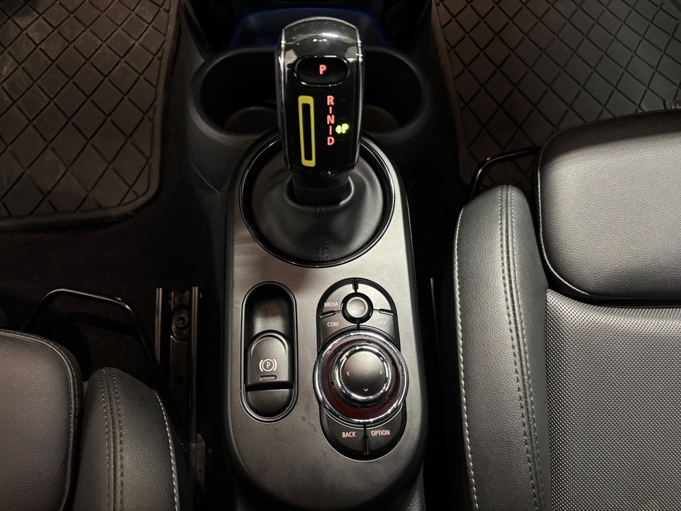 MINI Cooper SE Essential 3d