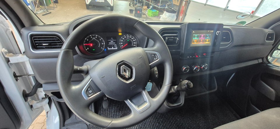Renault Master IV T35 2,3 dCi 145 L3H2 Kassevogn RWD