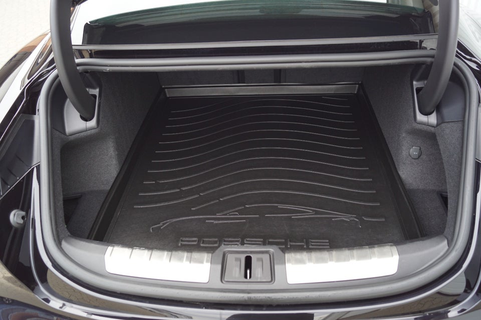 Porsche Taycan Turbo Performance+  4d