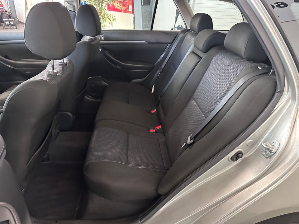 Toyota Avensis 1,8 Sol+ stc. 5d