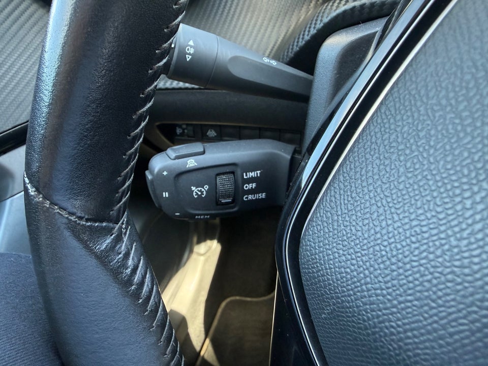 Peugeot 2008 1,2 PureTech 130 Allure Pack 5d