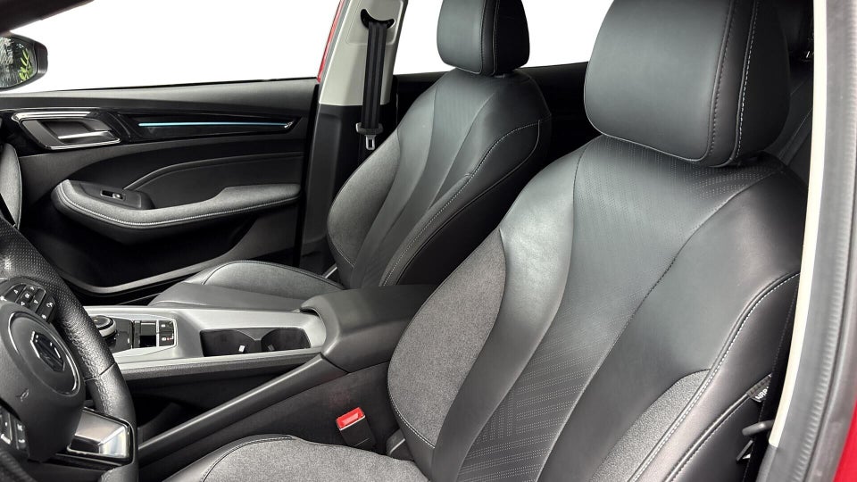 MG MG5 61 Luxury 5d