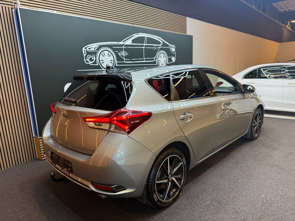 Toyota Auris 1,2 T Selected MDS 5d