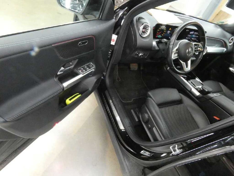 Mercedes EQB300 4Matic 7prs 5d