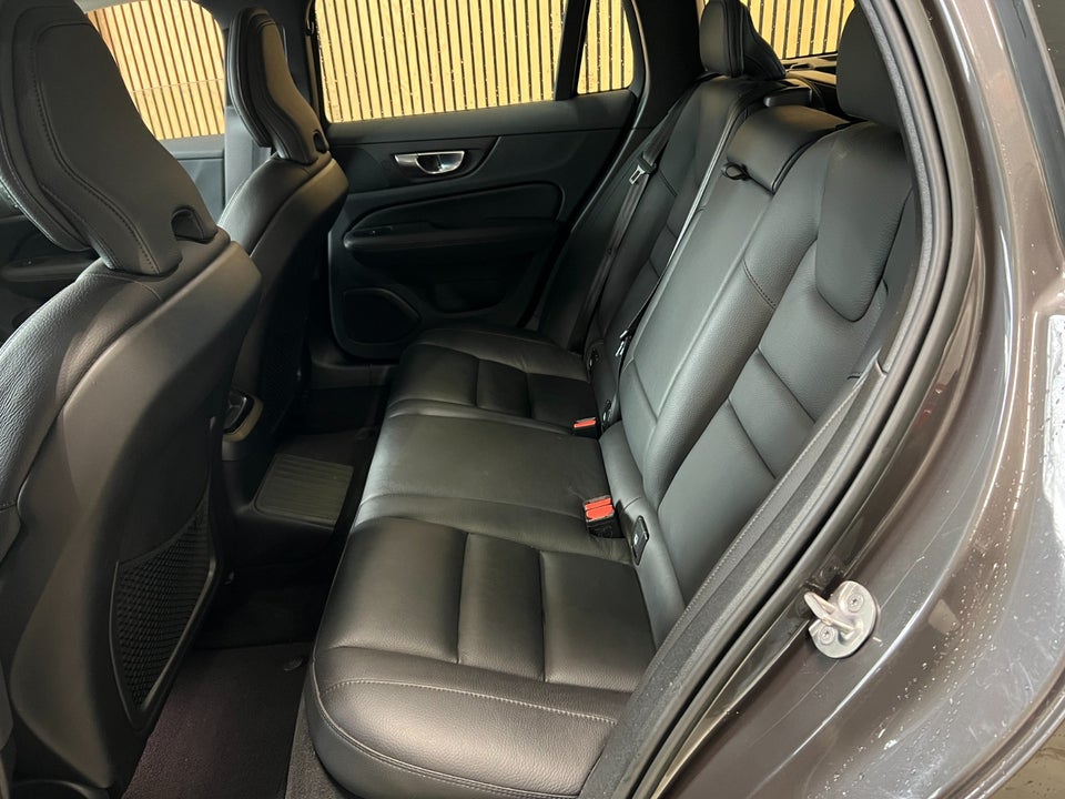 Volvo V60 2,0 T6 ReCharge Plus Dark aut. AWD 5d