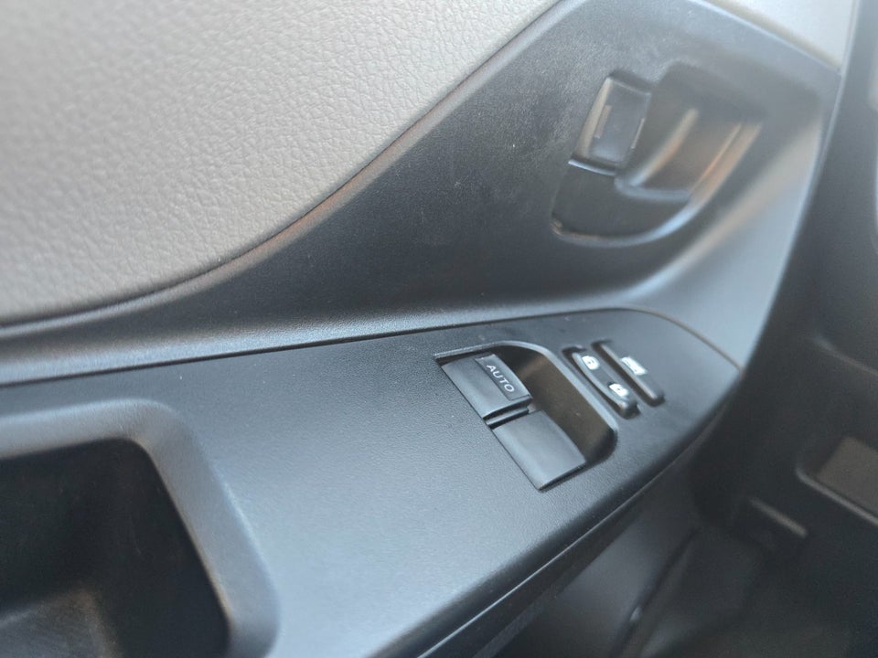 Toyota Yaris 1,0 VVT-i T2 5d