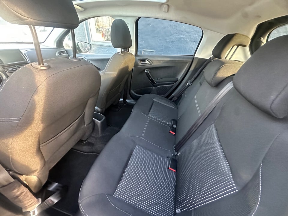 Peugeot 208 1,6 BlueHDi 100 Allure Sky 5d