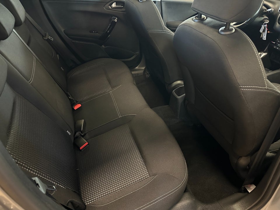 Peugeot 208 1,2 PureTech 82 Allure+ 5d