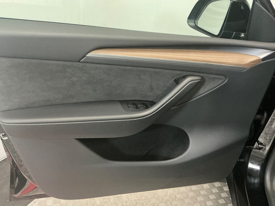 Tesla Model Y Long Range RWD 5d