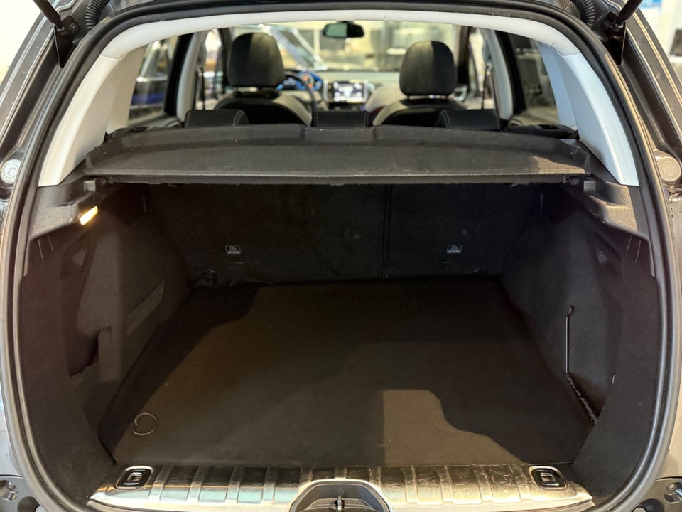 Peugeot 2008 1,2 e-THP 110 Allure Sky 5d