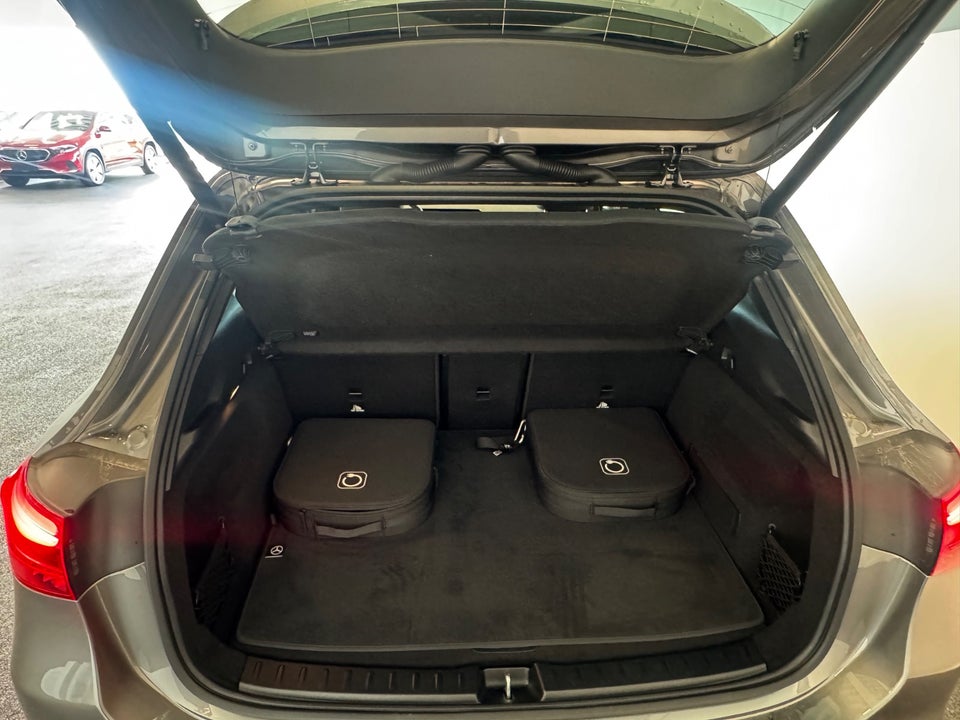 Mercedes EQA300 Progressive 4Matic 5d