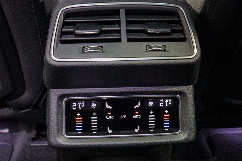 Audi Q8 e-tron 55 S-line quattro 5d