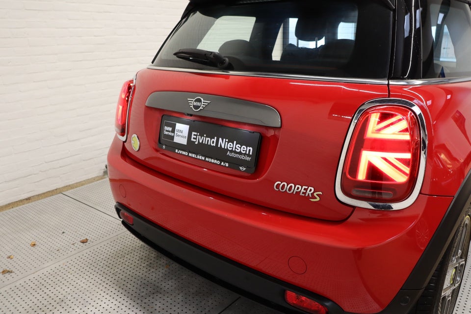 MINI Cooper SE Essential 3d