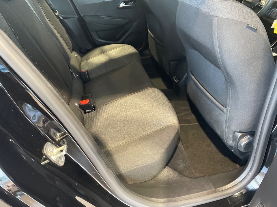 Peugeot e-208 50 Style 5d