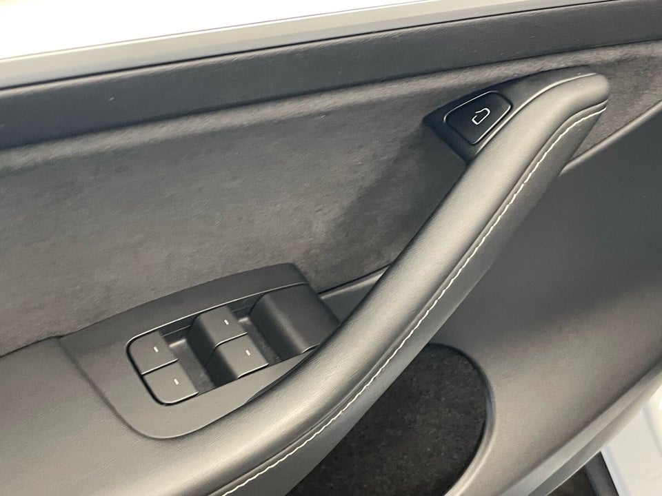 Tesla Model Y Long Range AWD 5d
