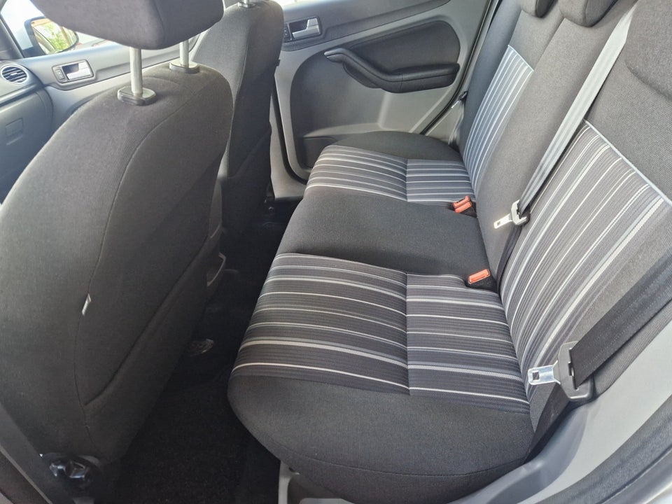 Ford Focus 1,6 Titanium 5d