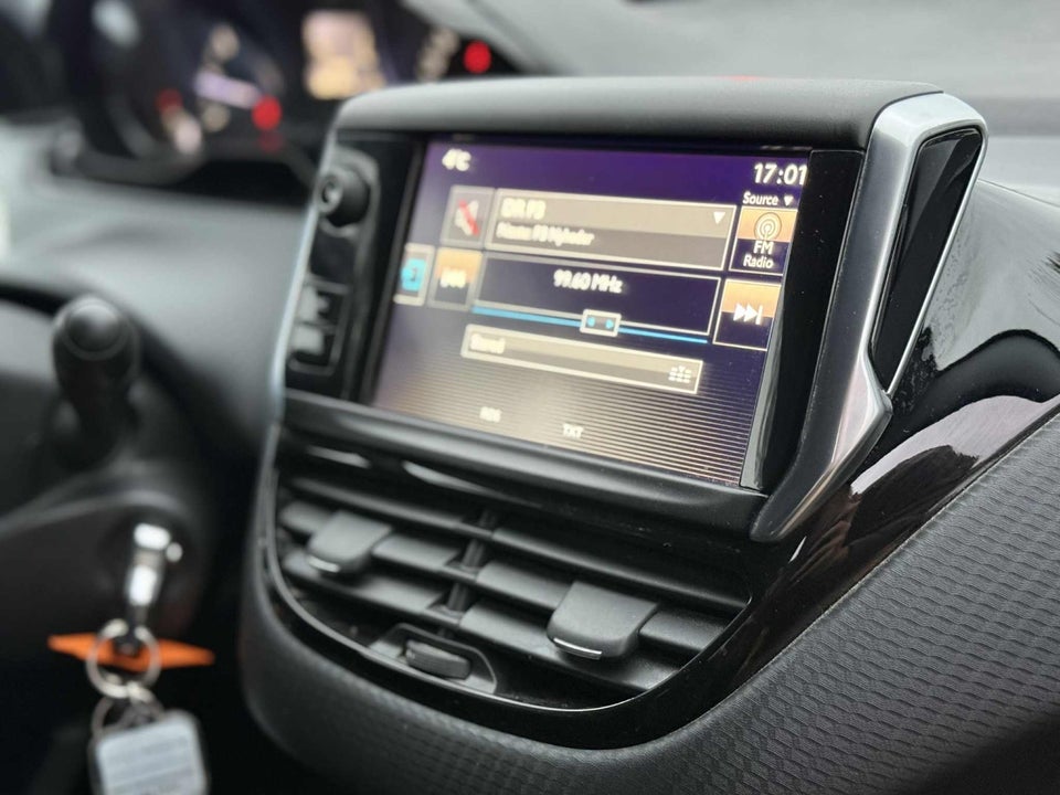 Peugeot 2008 1,6 BlueHDi 100 Active 5d