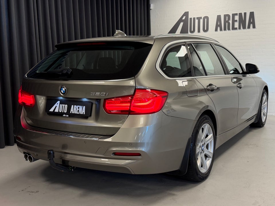 BMW 320i 2,0 Touring Advantage aut. 5d