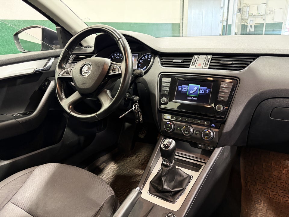 Skoda Octavia 1,6 TDi 105 Active Combi 5d